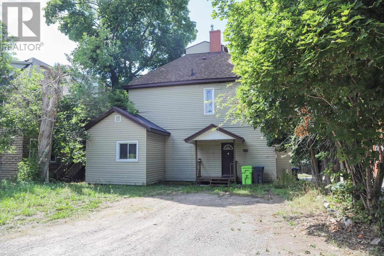 634 Wellington ST - Image 10