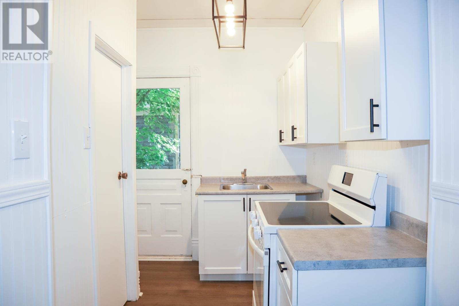 634 Wellington ST - 21