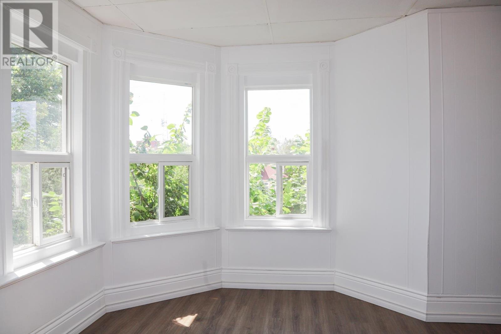 634 Wellington ST - Image 18