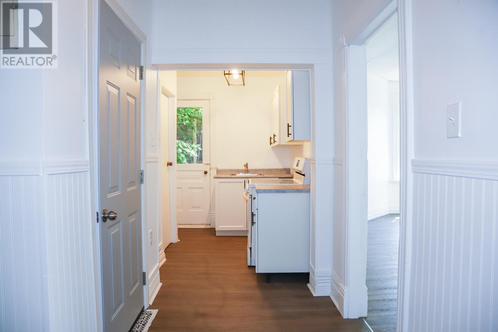 634 Wellington ST - Image 22