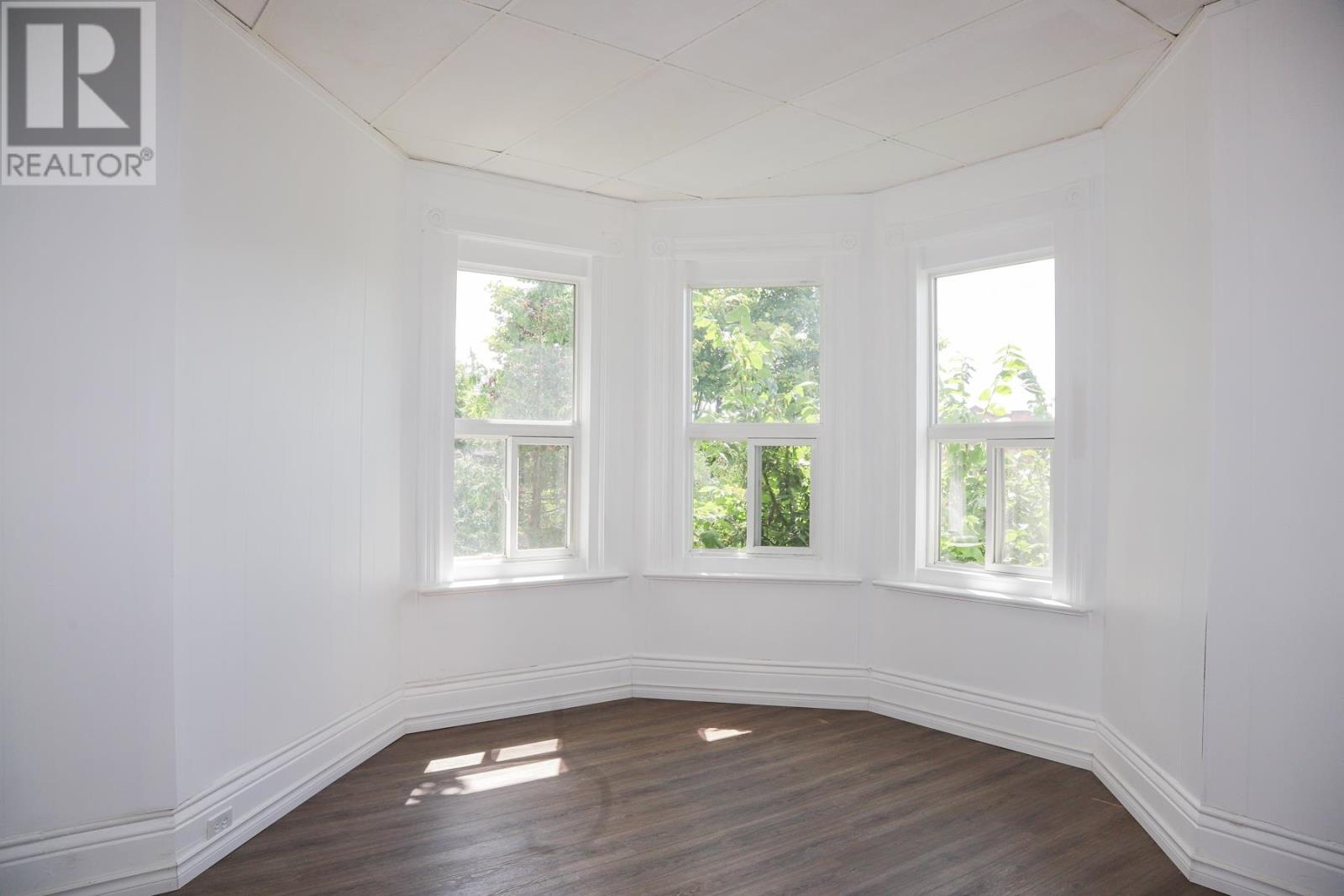 634 Wellington ST - Image 20