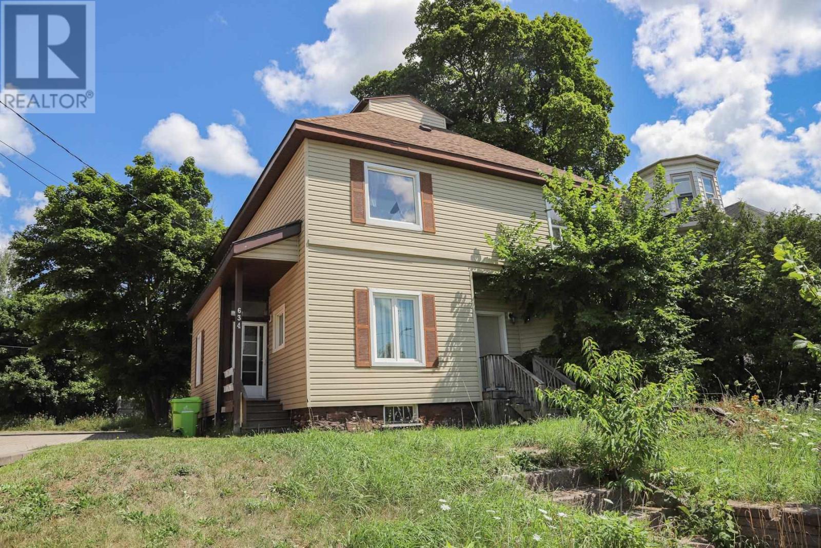 634 Wellington ST - Image 3