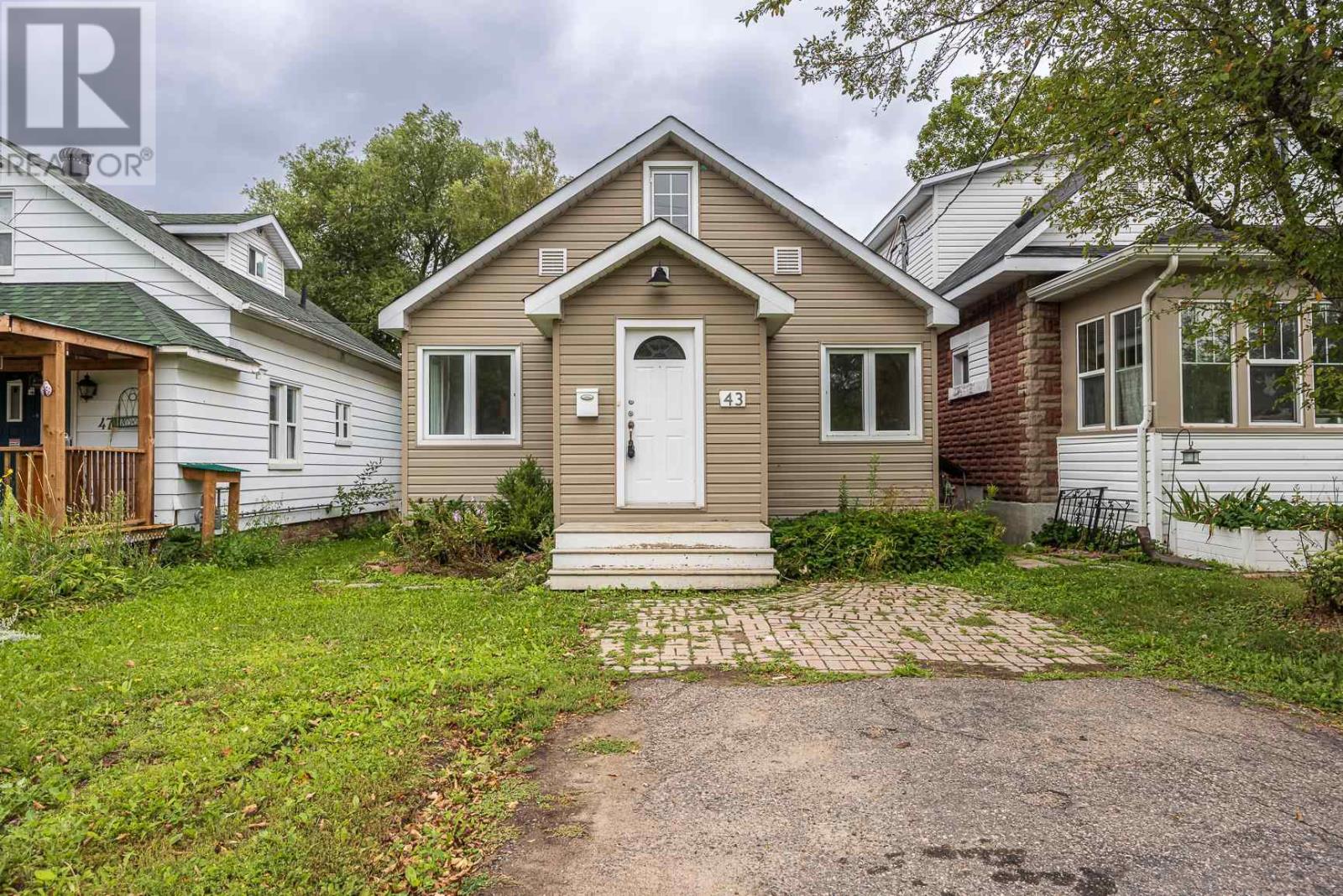 43 Salisbury AVE