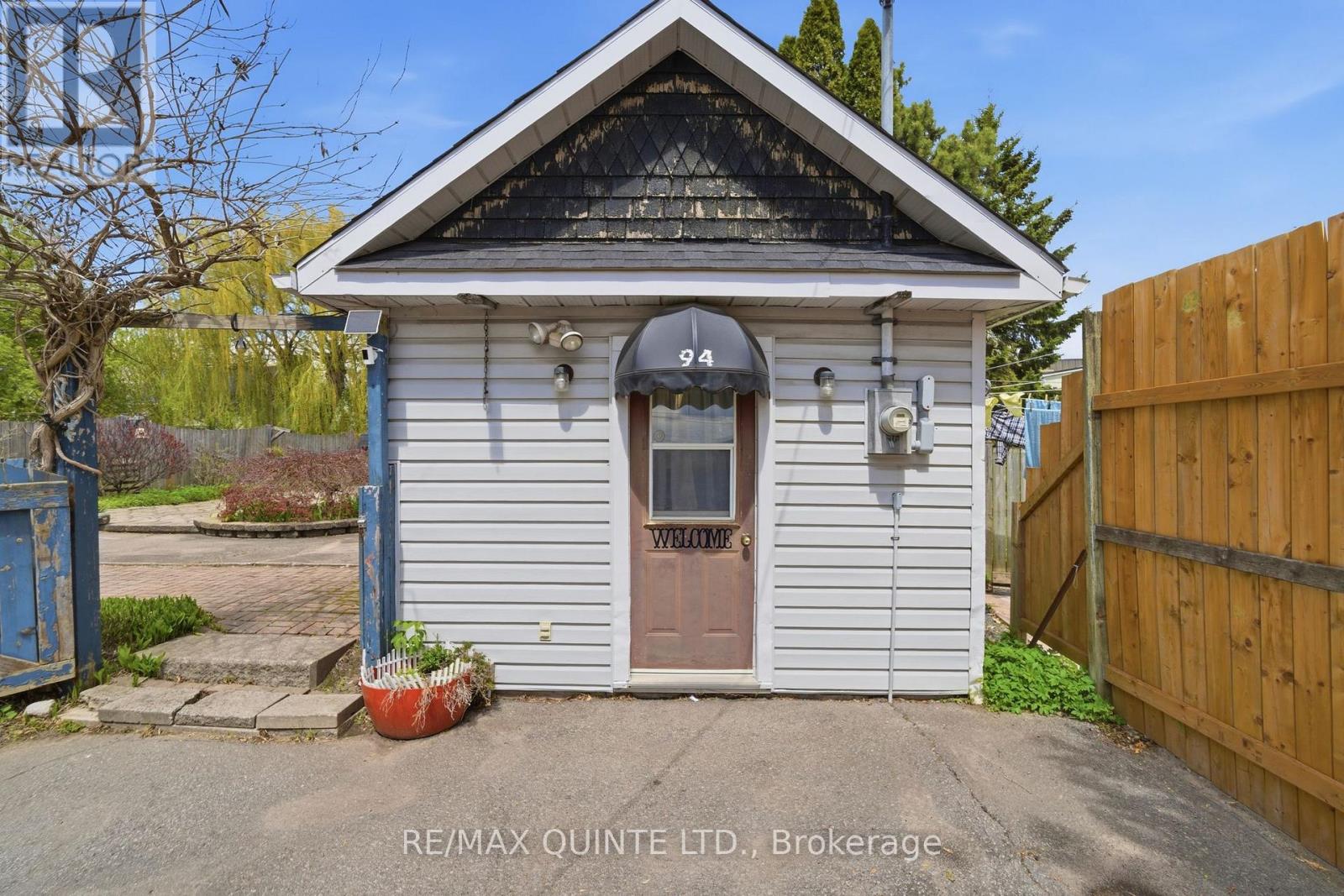 94 DUNDAS STREET E - Image 22