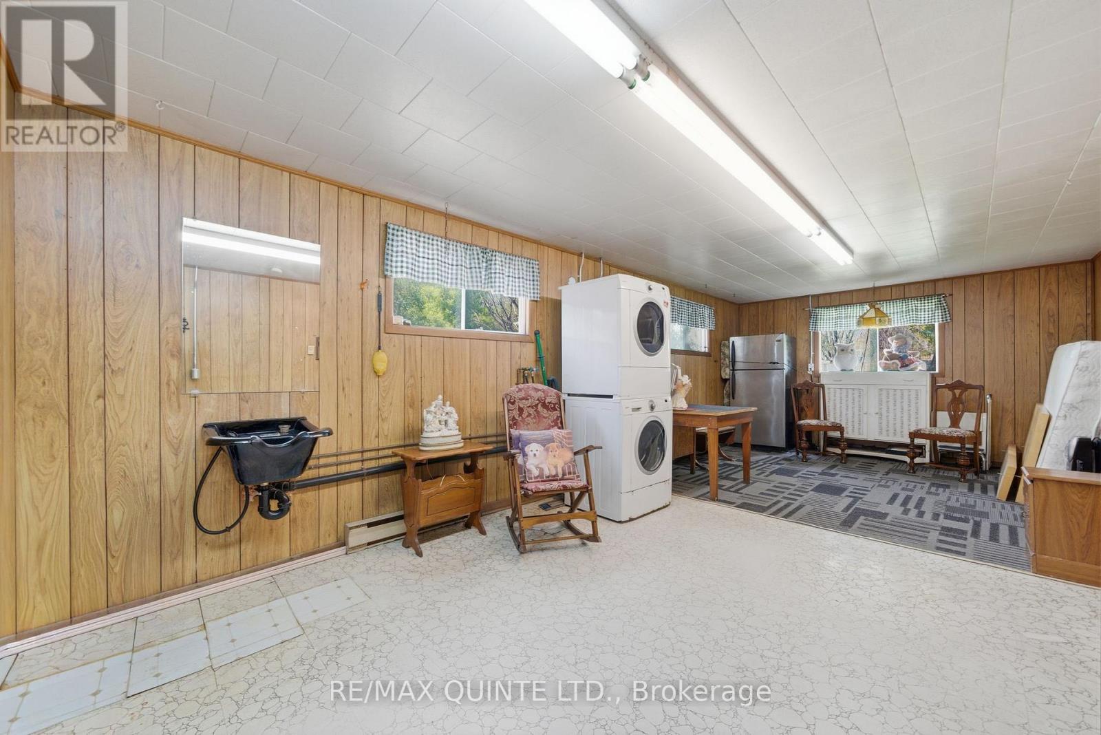 94 DUNDAS STREET E - Image 23