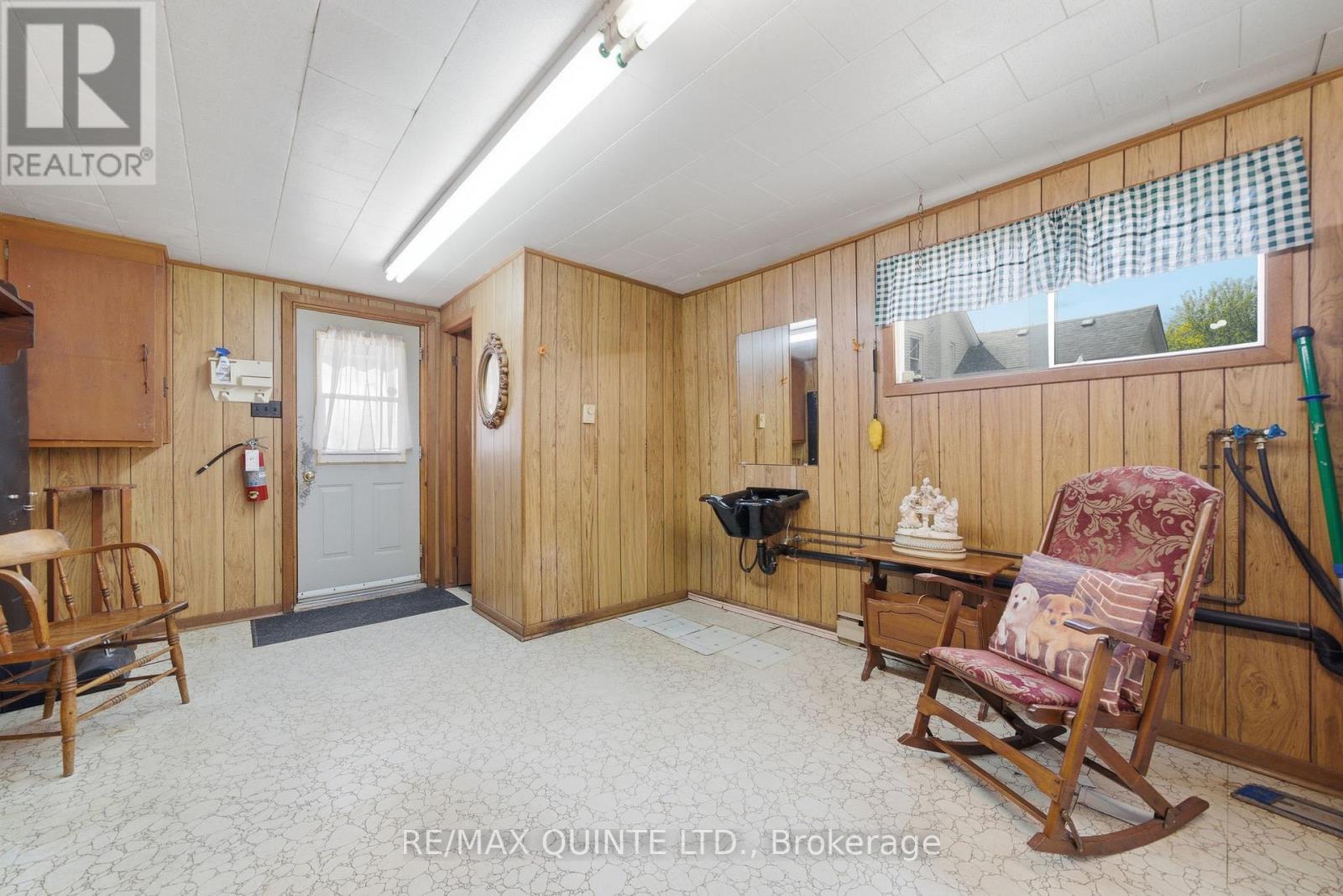 94 DUNDAS STREET E - Image 26