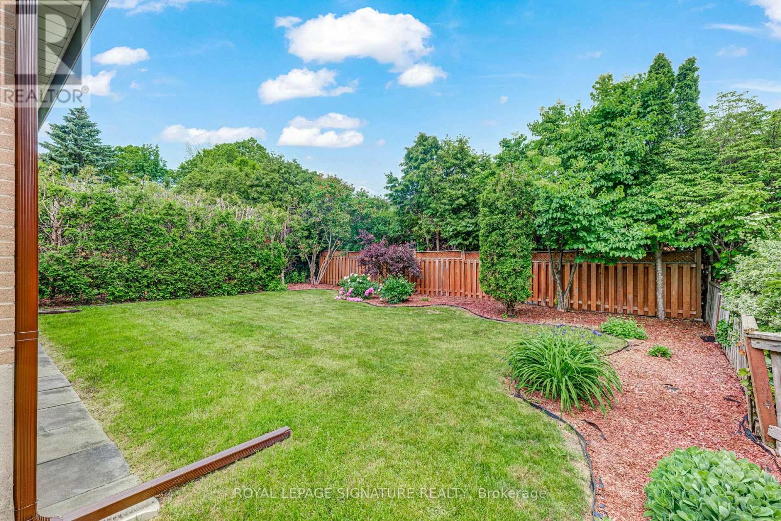43 VIAMEDE CRESCENT - 36