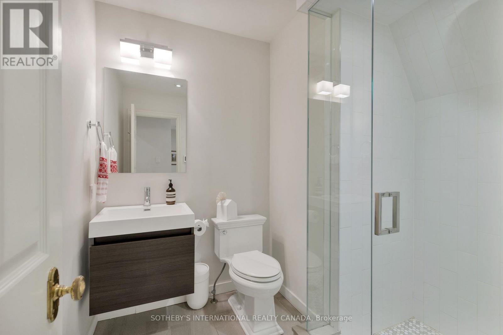 18A DEER PARK CRESCENT - 40