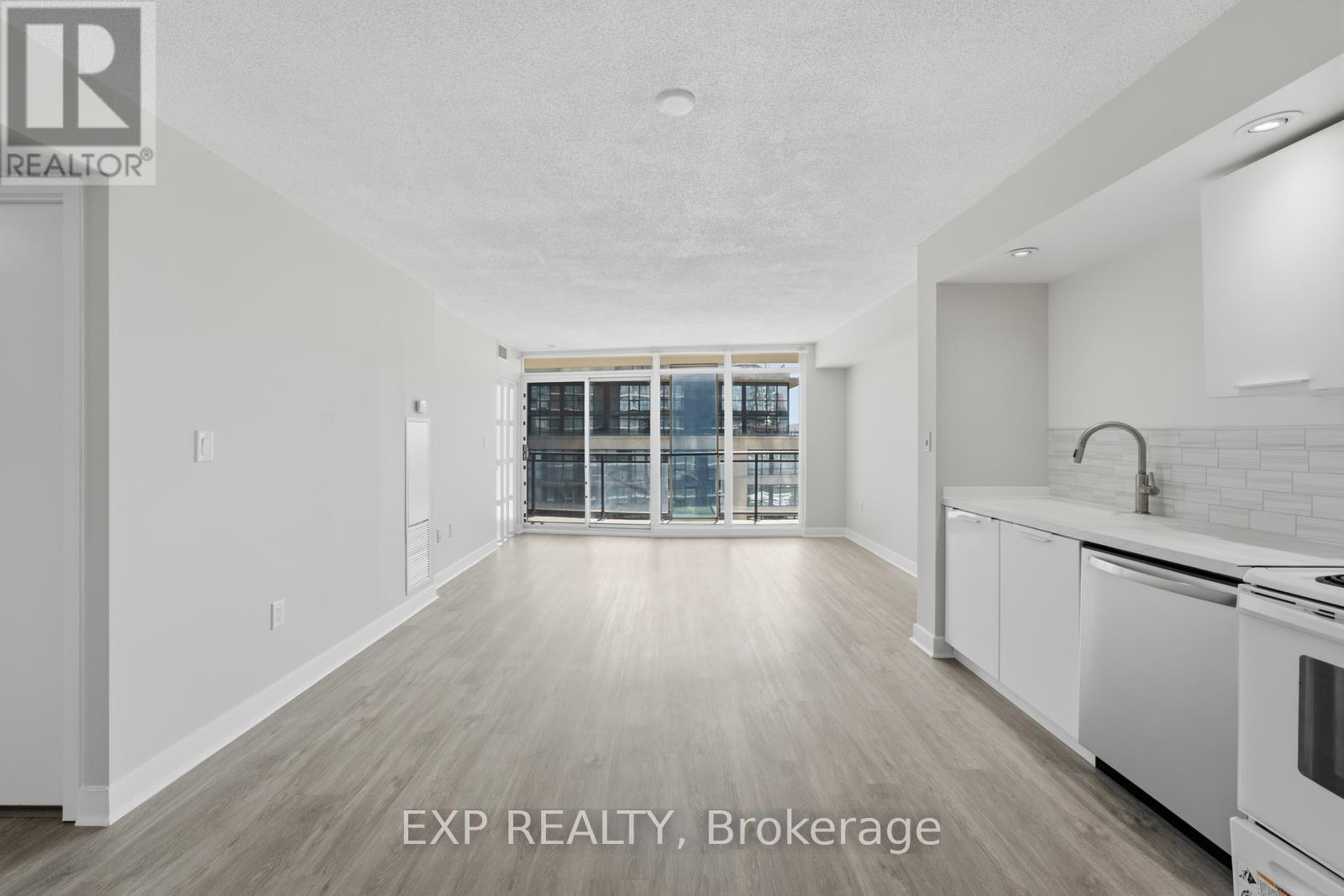 #810 25 CAPREOL COURT - 2