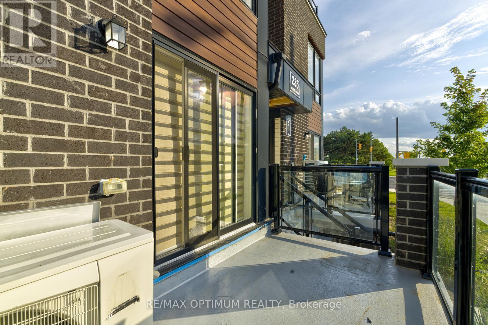 #4 235 MCLEVIN AVENUE - 24