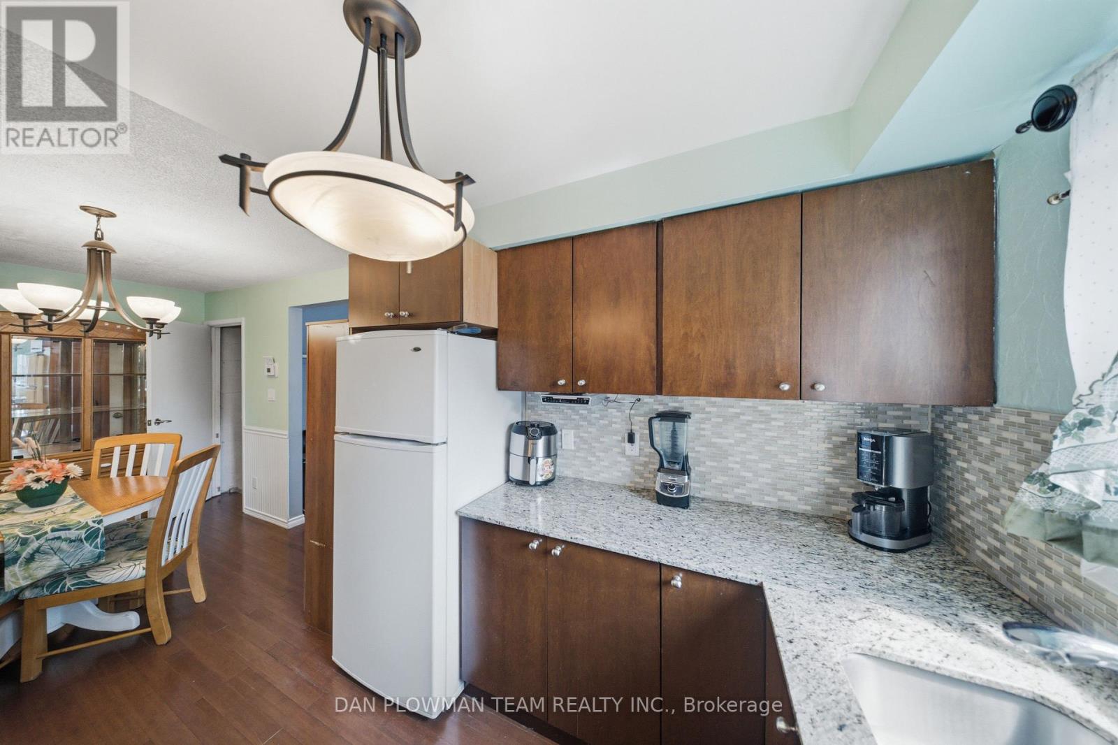#108 960 GLEN STREET - Image 15