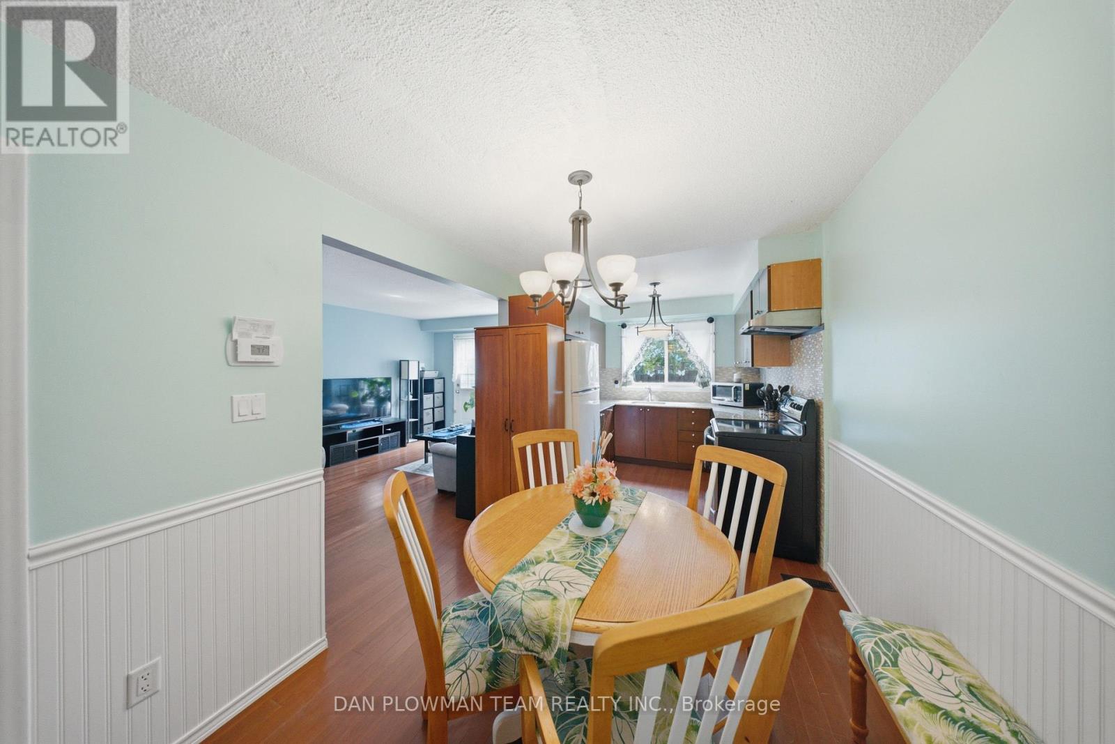 #108 960 GLEN STREET - Image 19