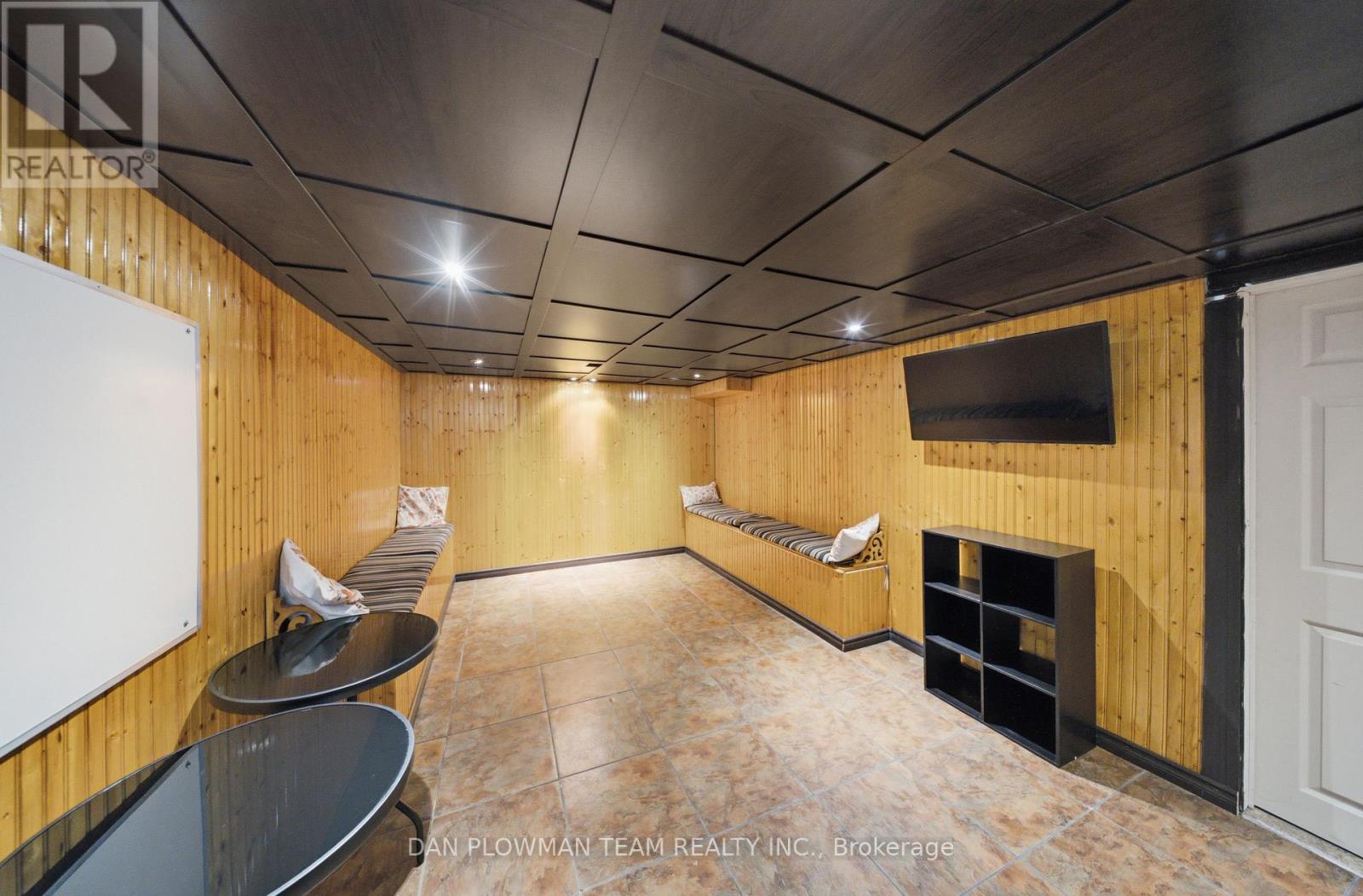 #108 960 GLEN STREET - Image 29