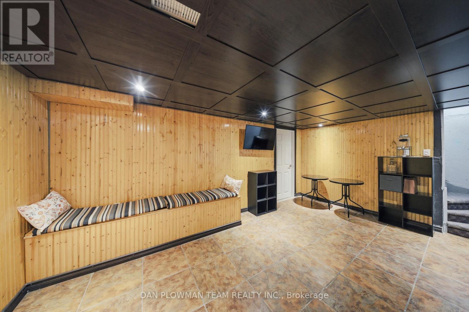 #108 960 GLEN STREET - Image 31