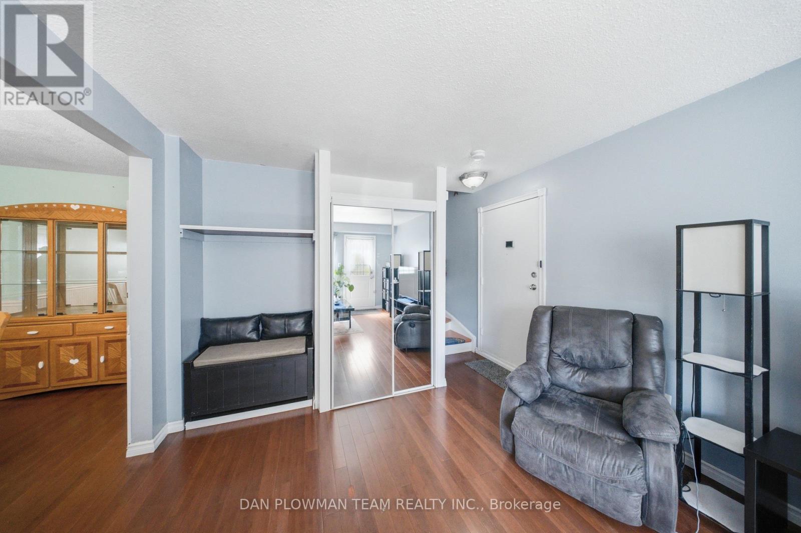 #108 960 GLEN STREET - Image 8