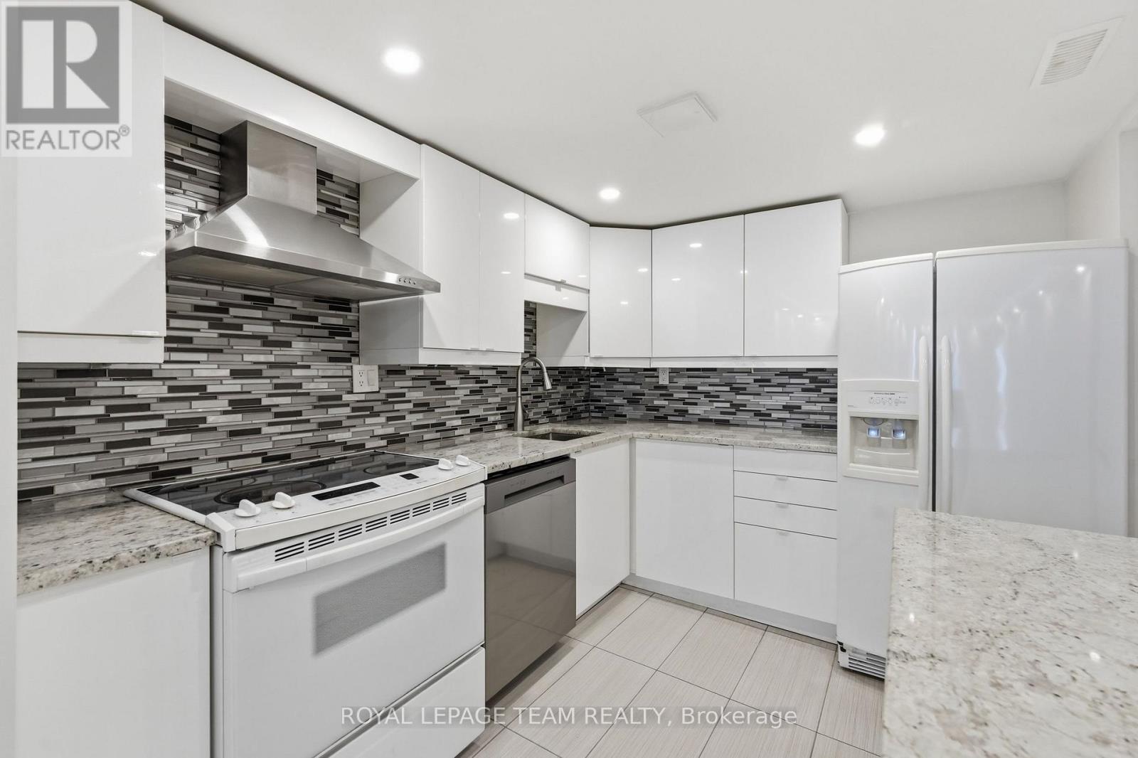 #903 18 NEPEAN STREET - Image 10