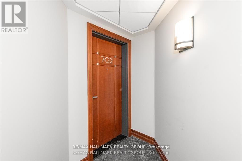 #702 1227 WELLINGTON STREET W - 5