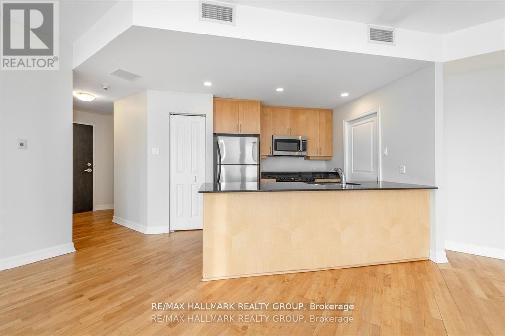 #702 1227 WELLINGTON STREET W - 7