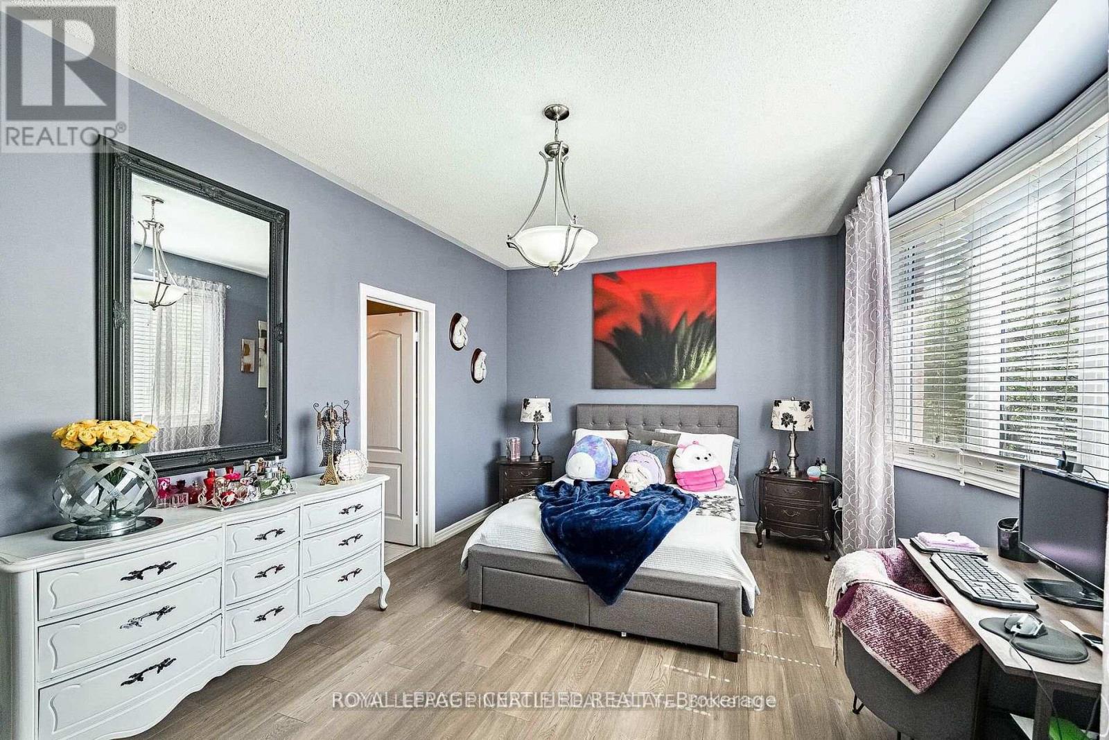 2368 FOXHOLE CIRCLE - 18