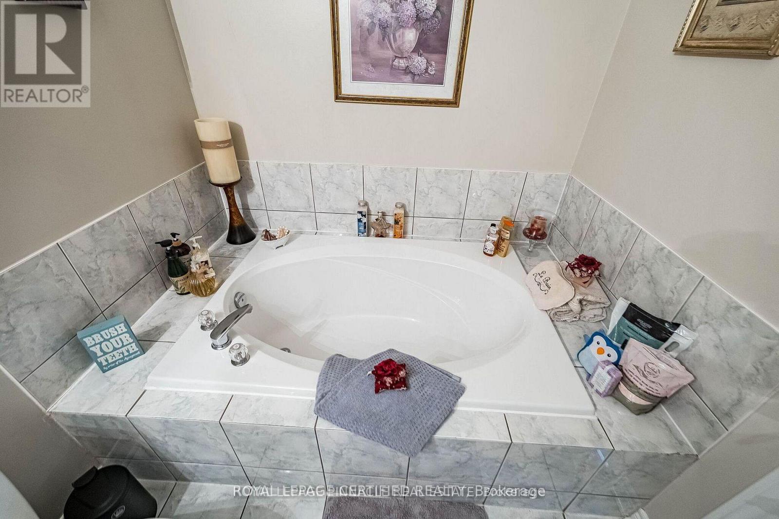 2368 FOXHOLE CIRCLE - 21