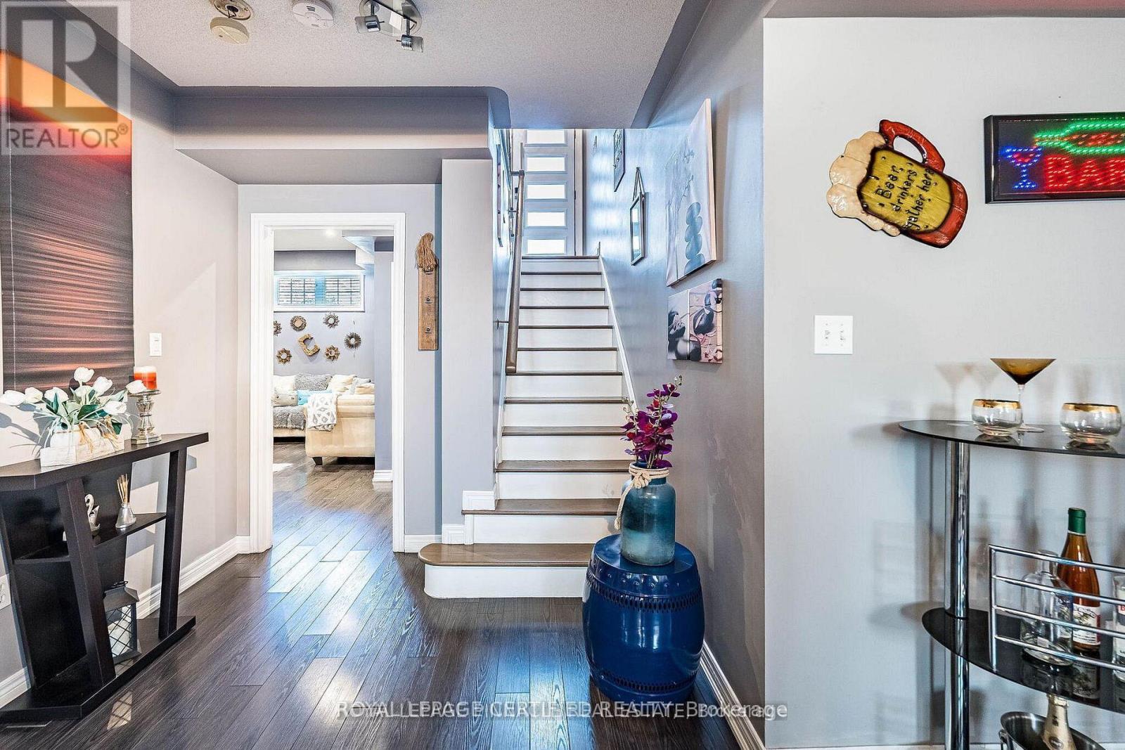 2368 FOXHOLE CIRCLE - 25