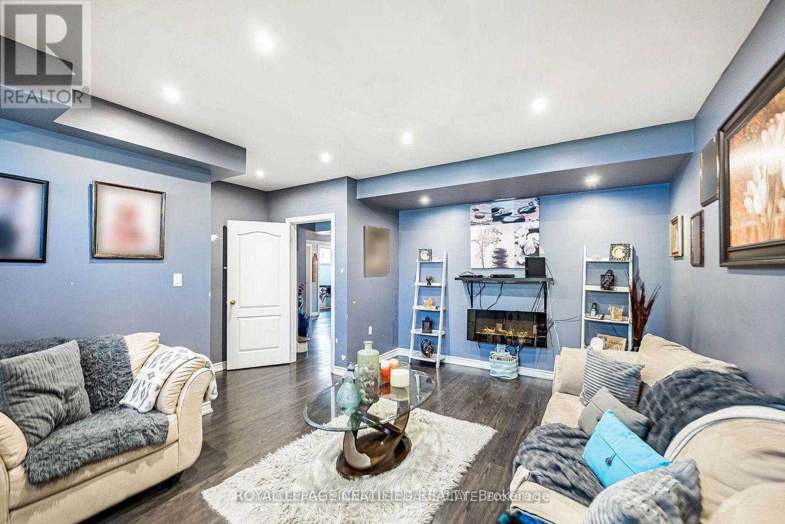 2368 FOXHOLE CIRCLE - Image 31