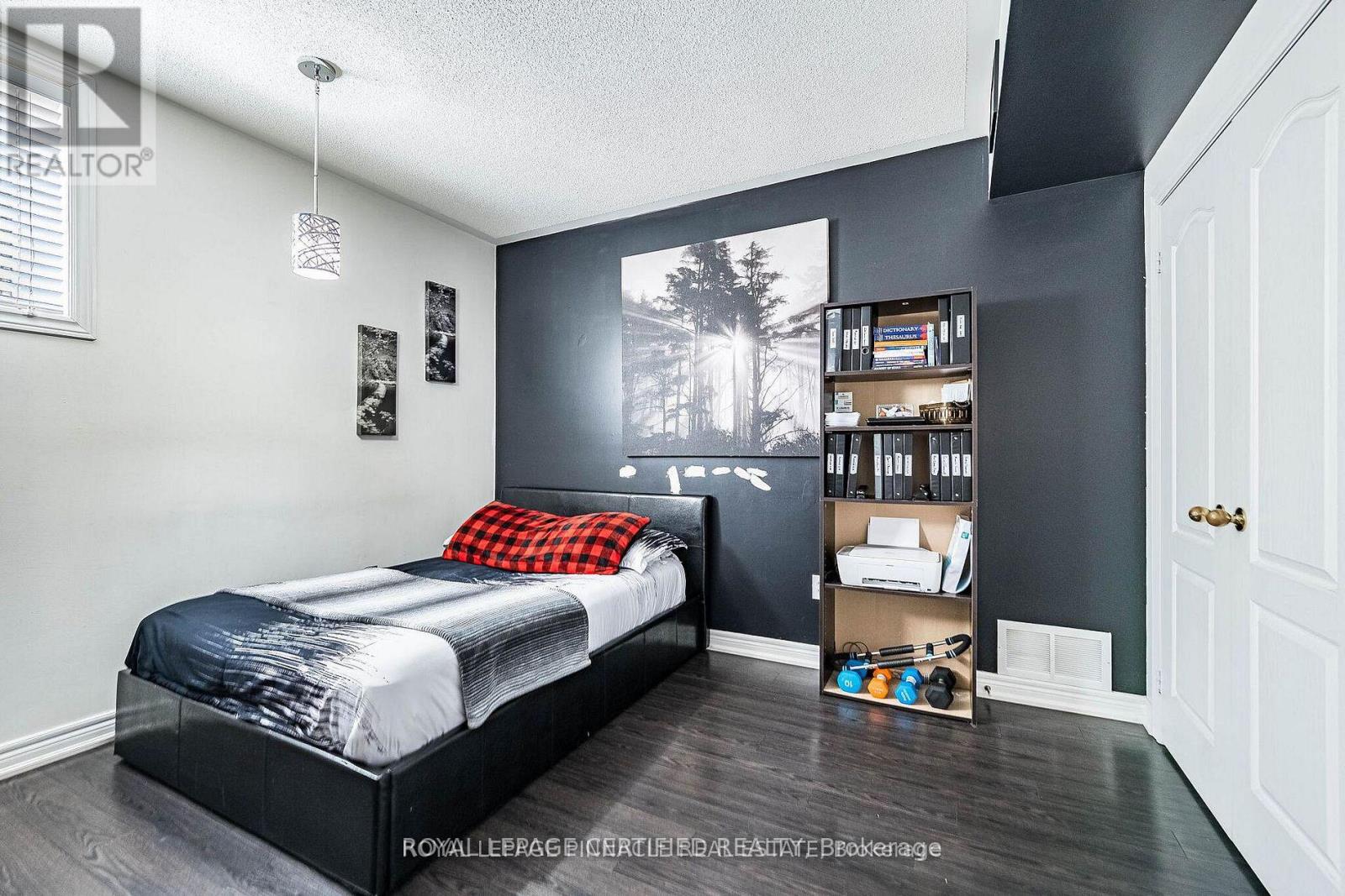2368 FOXHOLE CIRCLE - 32