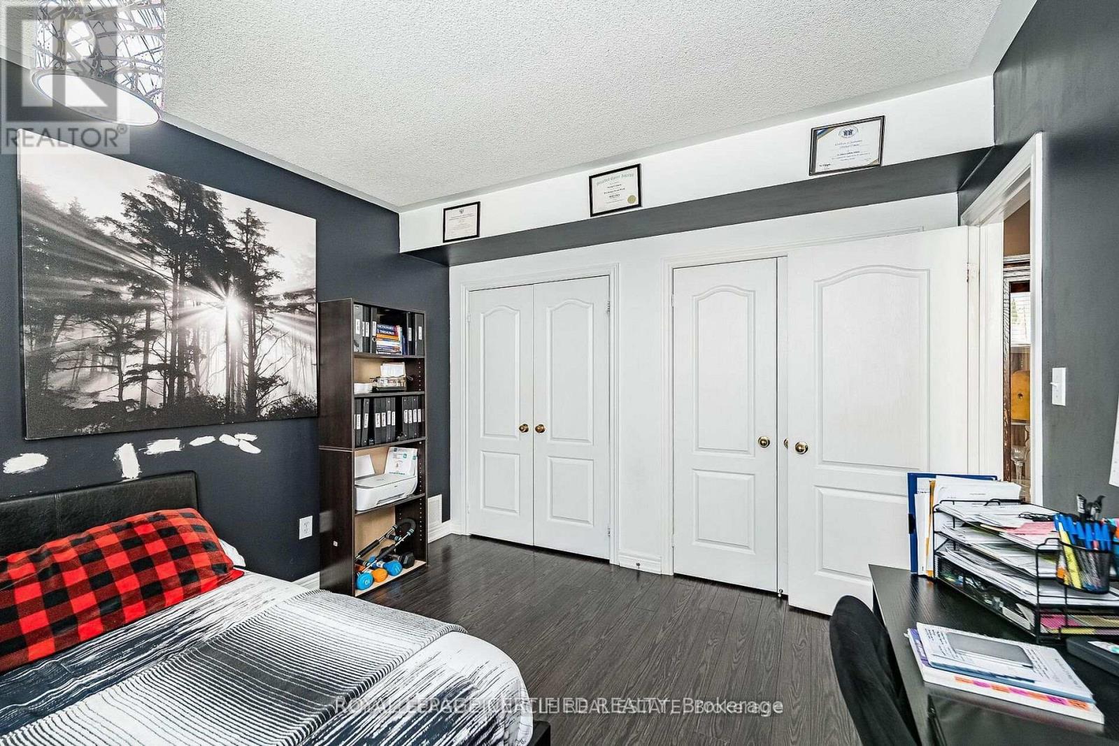 2368 FOXHOLE CIRCLE - 33