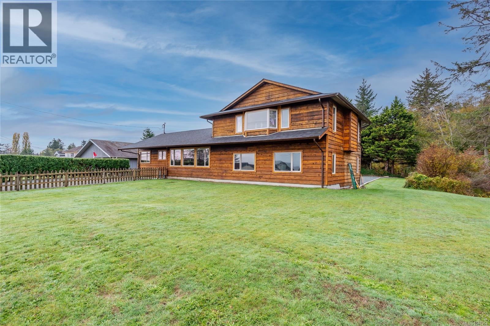 3910 Island Hwy S - 2