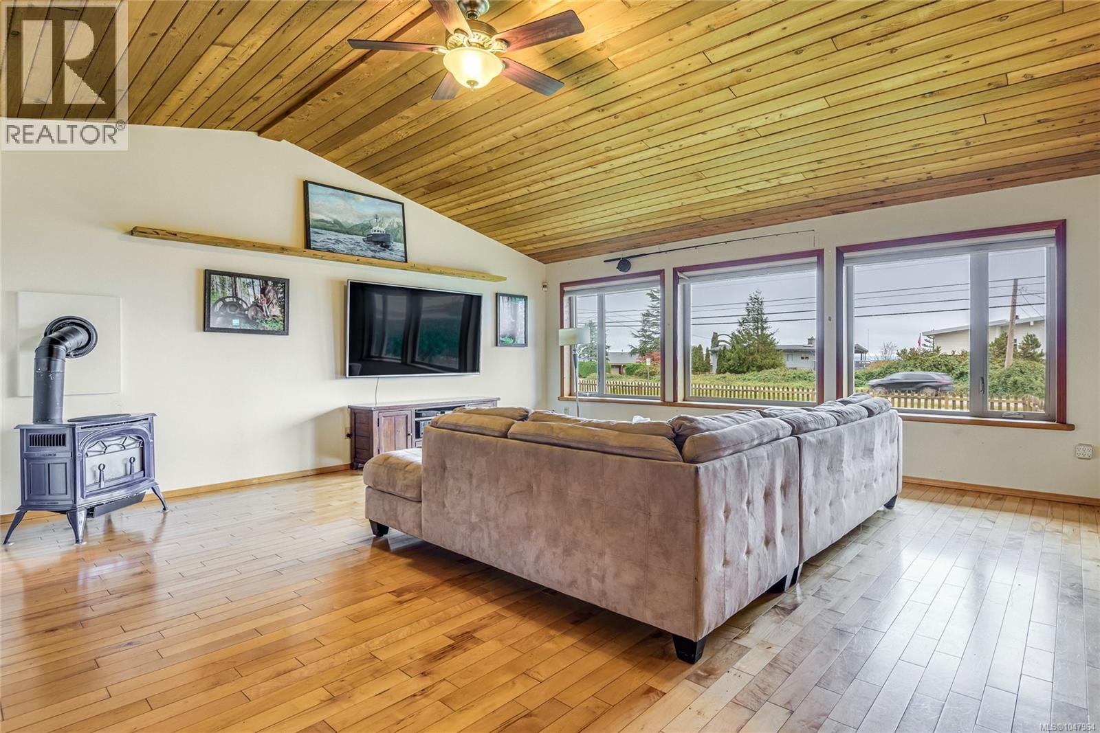 3910 Island Hwy S - Image 4