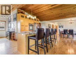 Living room - 3910 Island Hwy S, Campbell River, BC V9H1M1 Photo 10
