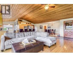 Kitchen - 3910 Island Hwy S, Campbell River, BC V9H1M1 Photo 8