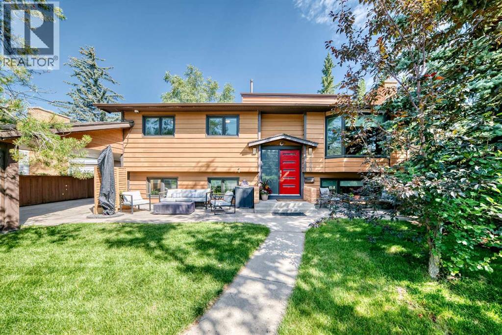 9120 48 Avenue NW, Bowness, Calgary photo 1