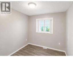 4pc Bathroom - 121a & 121b, 71322 Range Road 262, Ridgevalley, AB T0H0Y0 Photo 6