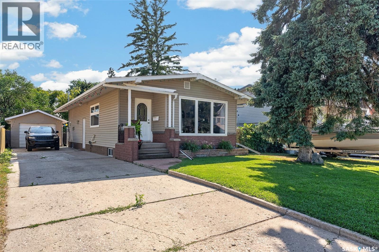 529 Athabasca STREET W - 1