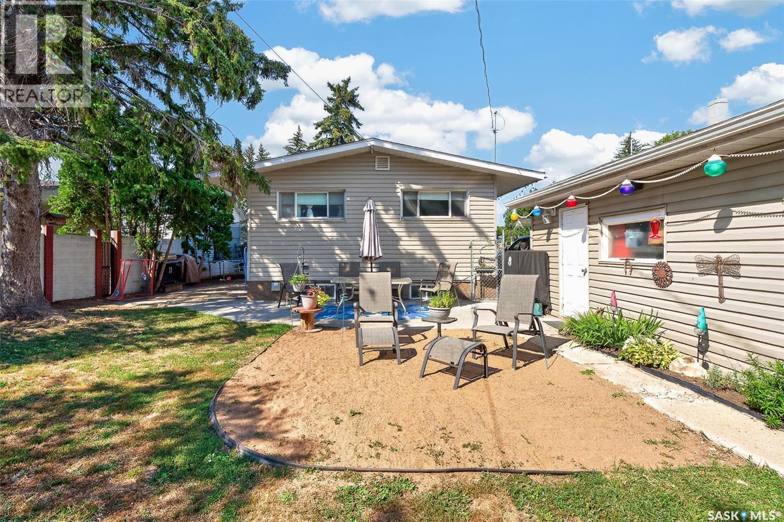 529 Athabasca STREET W - 46