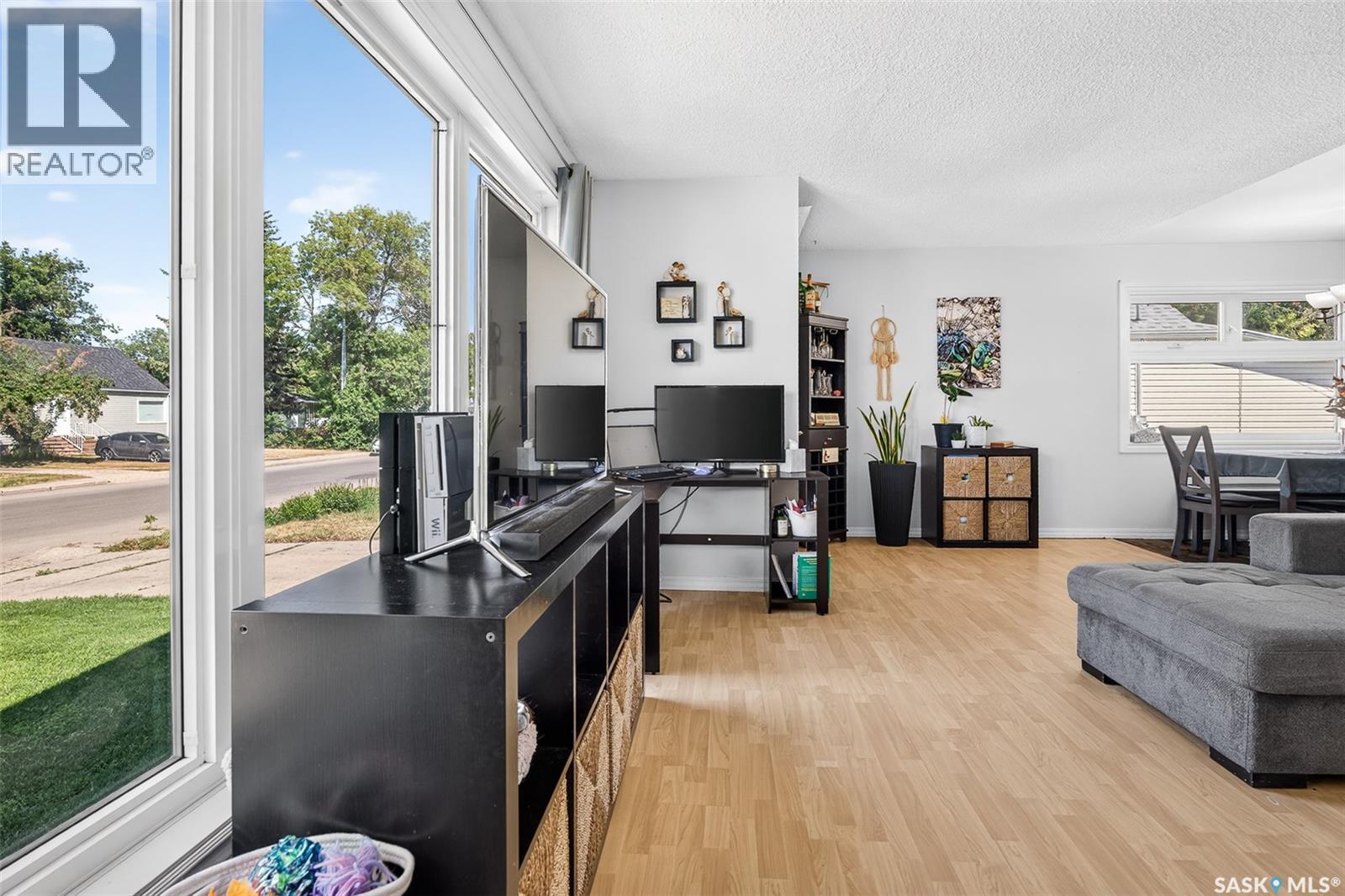 529 Athabasca STREET W - 6