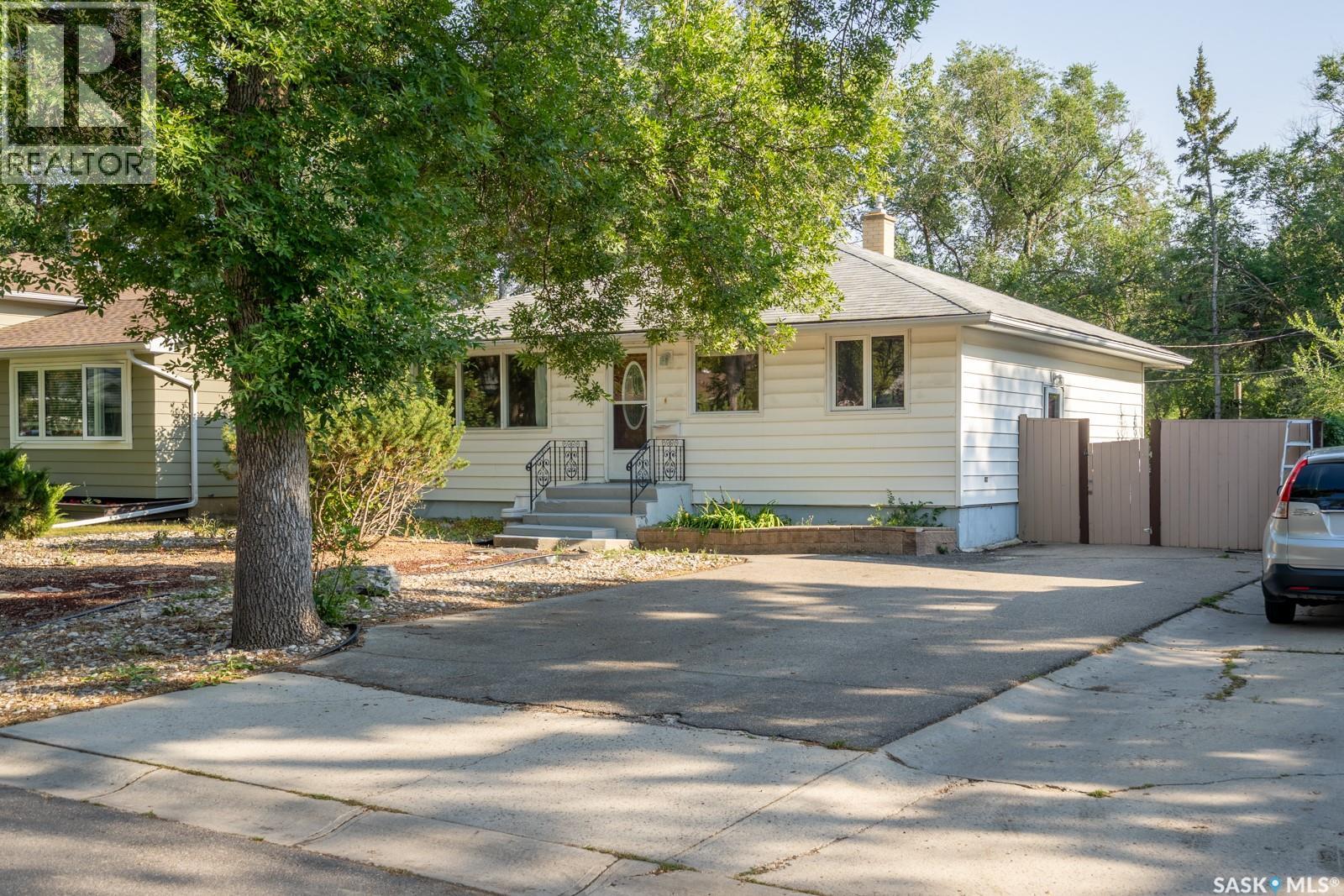 237 Orchard CRESCENT - 2