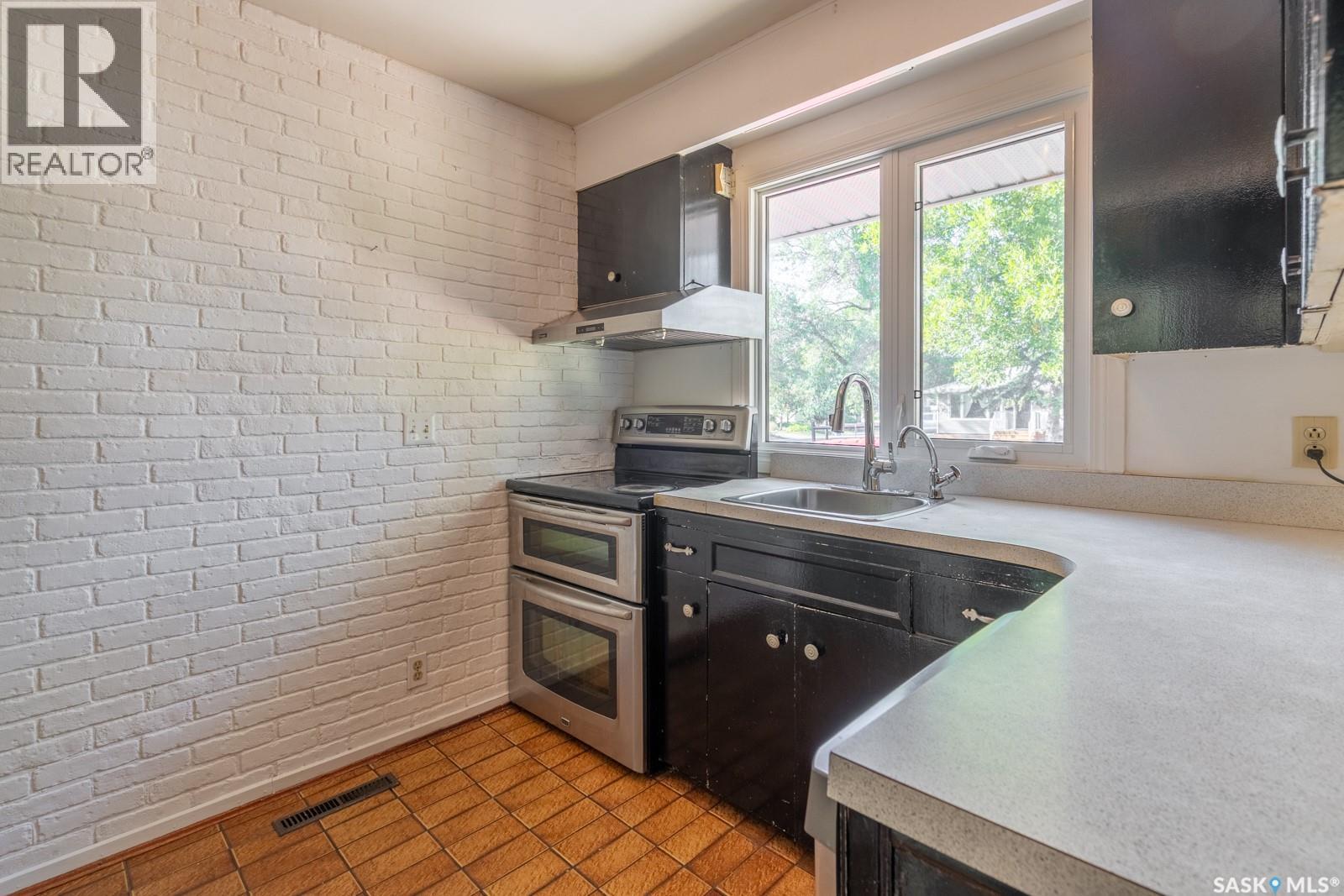 237 Orchard CRESCENT - Image 8