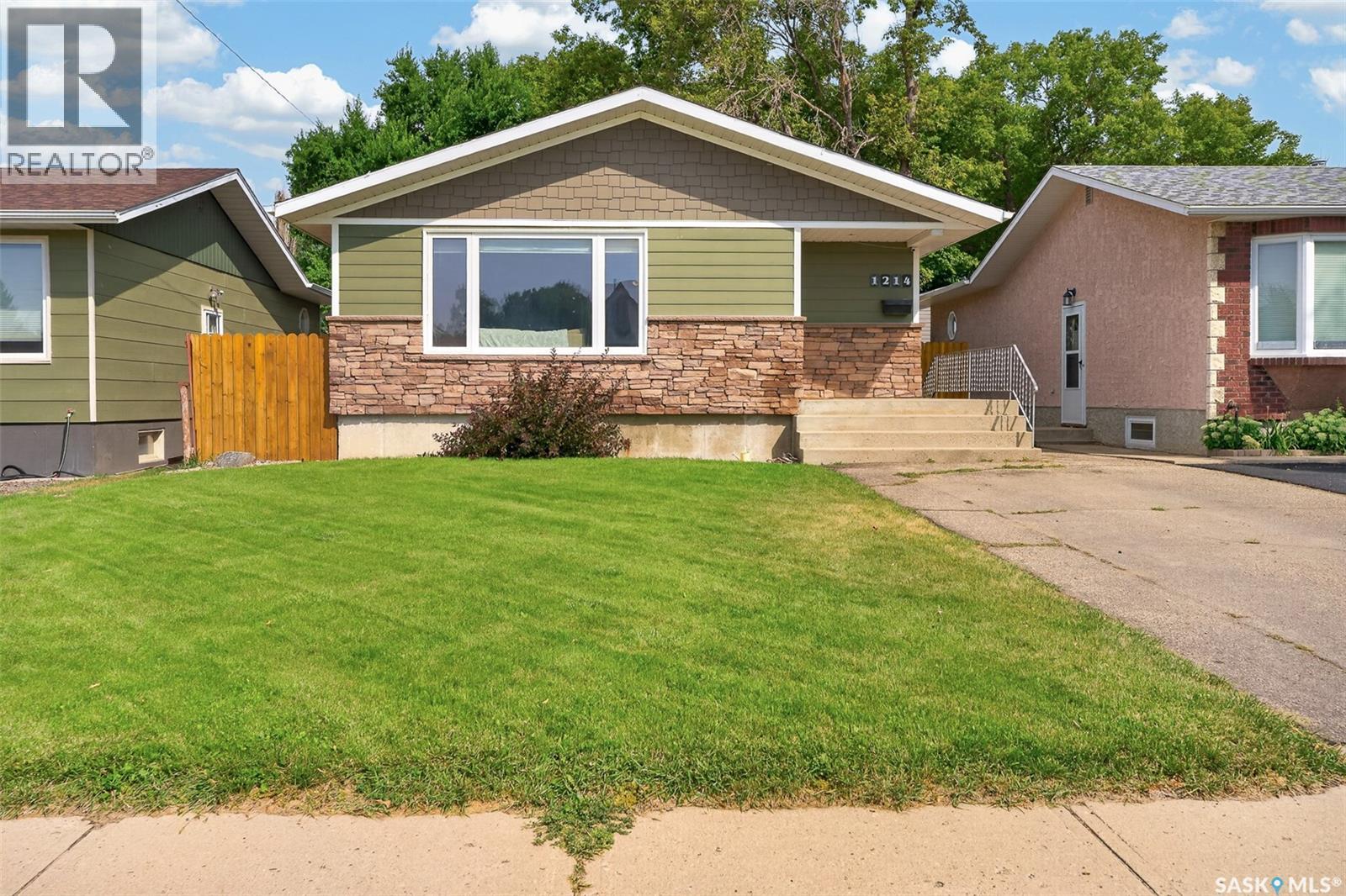 1214 Grandview STREET W - 2