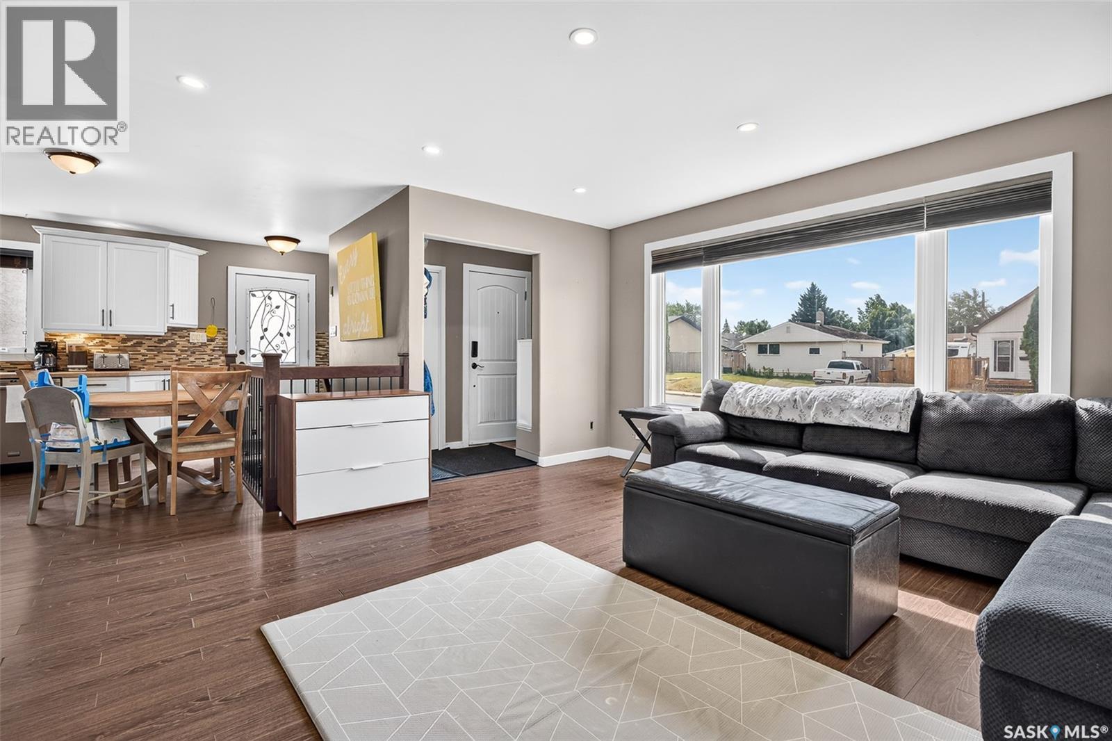 1214 Grandview STREET W - Image 7