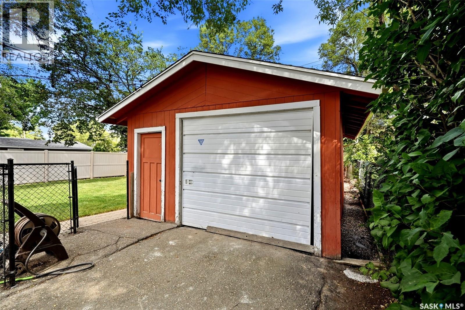 4008 Regina AVENUE - 39