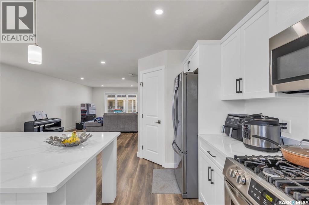 #128 315 Dickson CRESCENT - 12