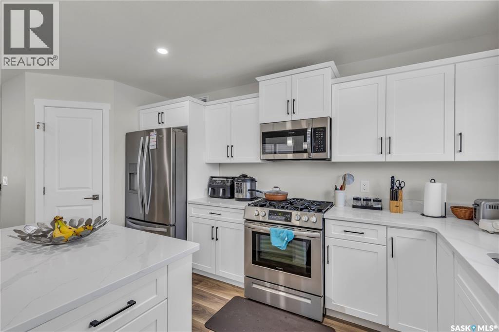 #128 315 Dickson CRESCENT - 14