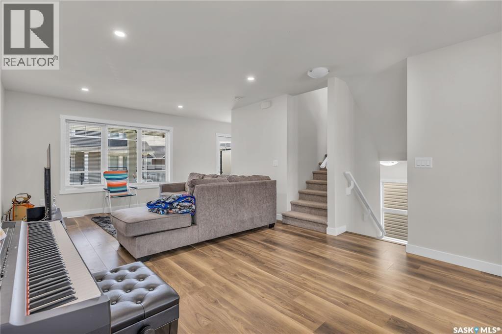 #128 315 Dickson CRESCENT - Image 19