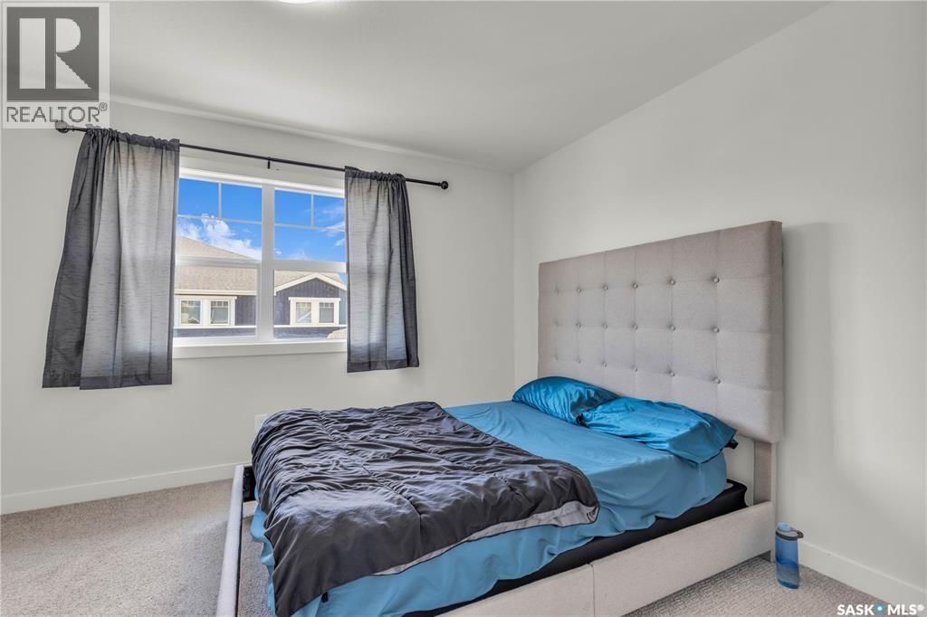 #128 315 Dickson CRESCENT - 26