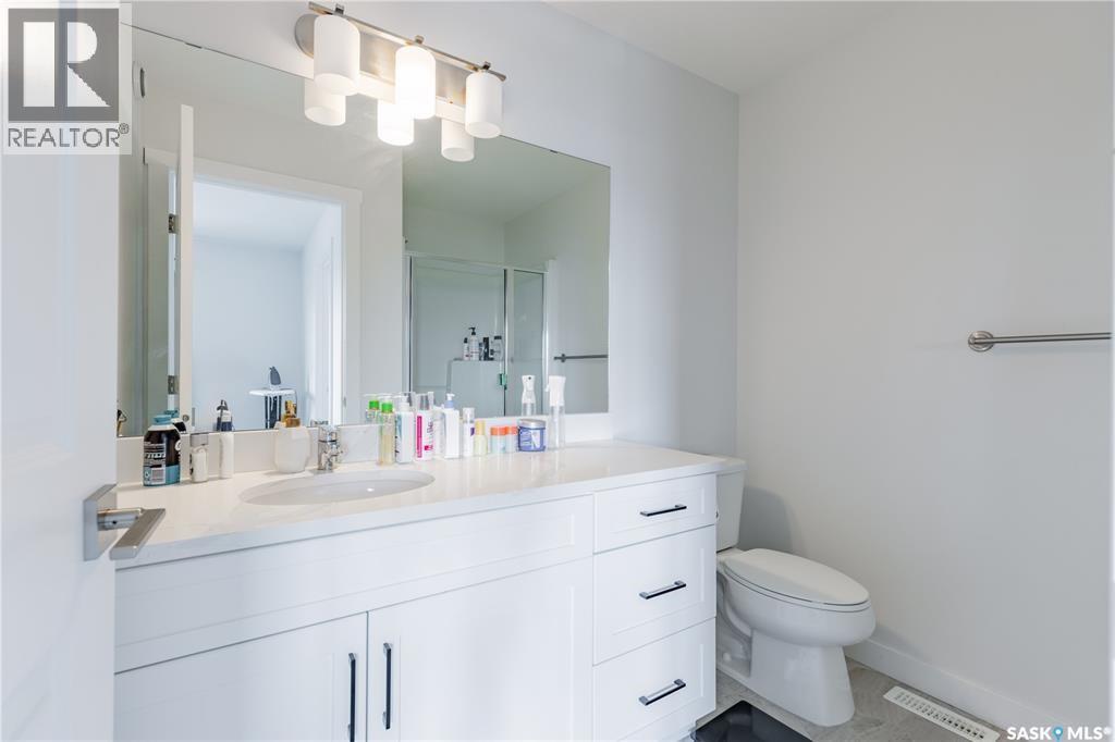 #128 315 Dickson CRESCENT - 29