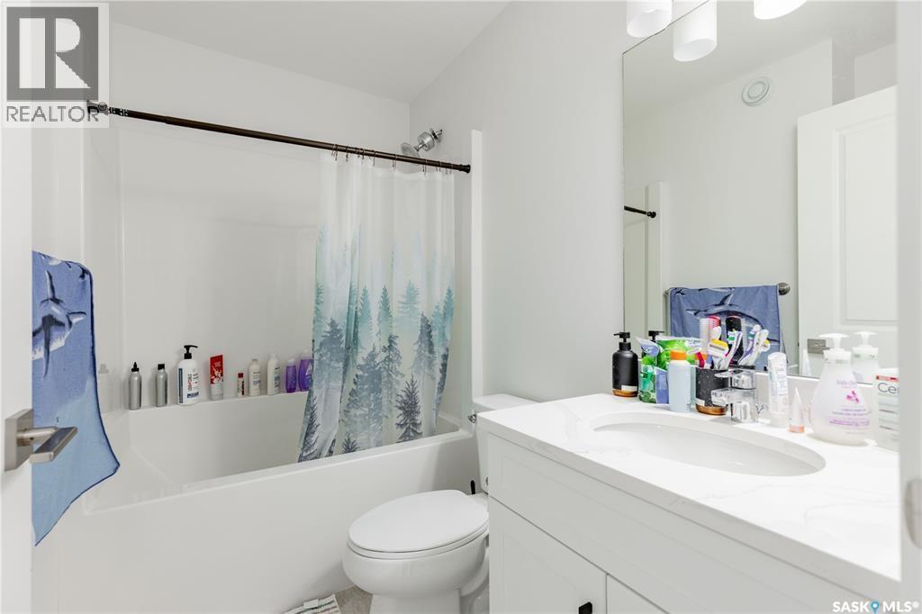 #128 315 Dickson CRESCENT - 36