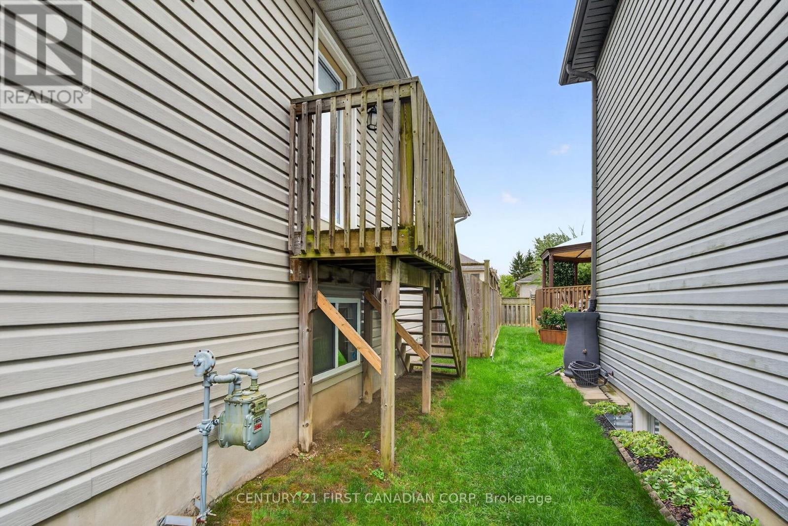 1354 ASPENRIDGE CRESCENT - 34