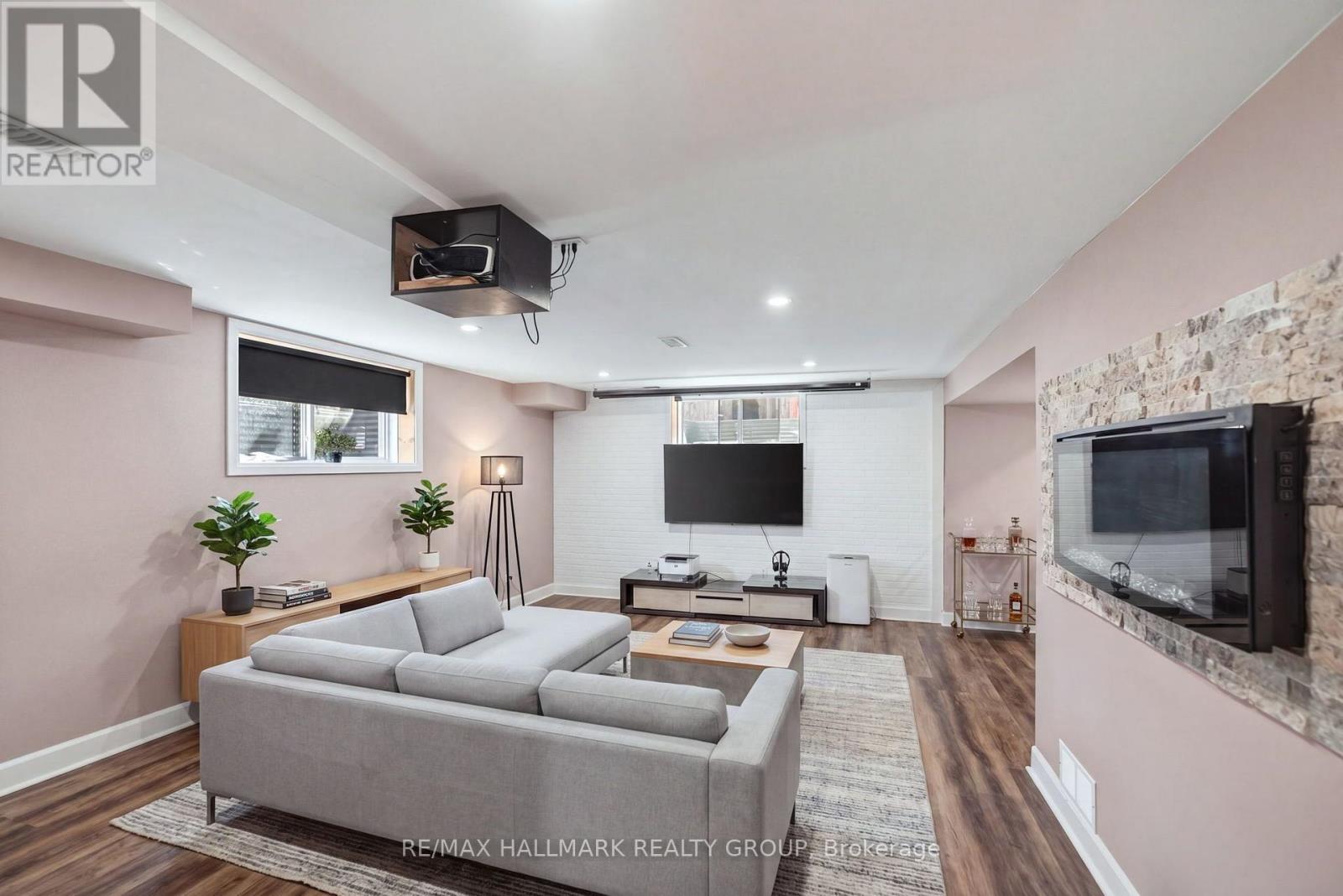 220 ENCLAVE WALK - Image 38